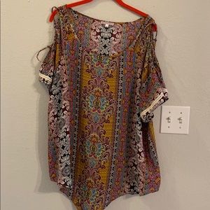 Free 2Luv cold shoulder shirt w/ cute details